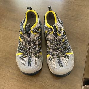 Womens Chaco trail shoes size 7.5